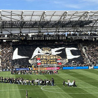 Drapeau personnalisé TongJie 3x5 pieds pour zone de supporters de football, couleurs vives, impression claire, résistant au vent et aux déchirures, livraison à prix réduit