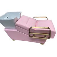 Équipement de salon de beauté au design moderne rose : Lit de lavage semi-allongé thaïlandais avec bac à shampoing et chaise avec repose-pieds