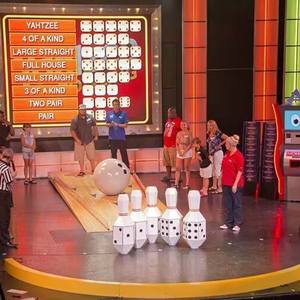 Accessoires <span class=keywords><strong>de</strong></span> <span class=keywords><strong>jeu</strong></span> <span class=keywords><strong>de</strong></span> bowling <span class=keywords><strong>géant</strong></span> <span class=keywords><strong>en</strong></span> <span class=keywords><strong>bois</strong></span> personnalisés professionnels pour carnaval divertissement <span class=keywords><strong>de</strong></span> noël programme <span class=keywords><strong>de</strong></span> diffusion <span class=keywords><strong>en</strong></span> direct <span class=keywords><strong>en</strong></span> ligne drôle - Product Image 3