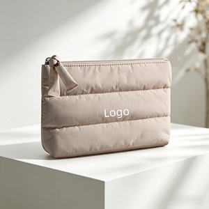 Bolsa de Maquillaje Acolchada Personalizada, Bolsa de Cosméticos Portátil con Cierre Decorativo, Organizador de Viaje Resistente al Agua para Mujer - Product Image 1