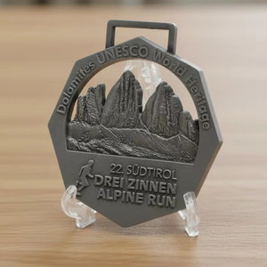 Médaille de championnat personnalisée en alliage de zinc pour course à pied 5 km et marathon, avec ruban et cordon, gravure imprimée, émail souple/dur, moderne et traditionnel - Product Image 1