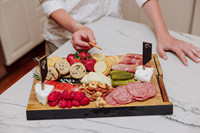 Planche à fromage en bois d'acacia avec tableau noir pour les fabricants de fromage, planche à charcuterie avec étiquettes alimentaires