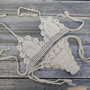  L'art du crochet fait main : Ensemble bikini sexy pour femme - Product Image 1