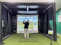 Simulateur de golf gonflable étanche en PVC pour événements sportifs en plein air, avec écran