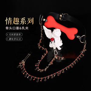 Ensemble de luxe SM <span class=keywords><strong>Bondage</strong></span>: bâillon en cuir véritable et os en silicone avec accents de diamant, longue chaîne et pinces à seins - Product Image 1