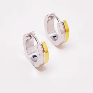 Haute qualité femmes plaqué or en acier inoxydable ensemble de bijoux pour femmes en acier inoxydable creux conception boucles d'oreilles or étanche - Product Image 4