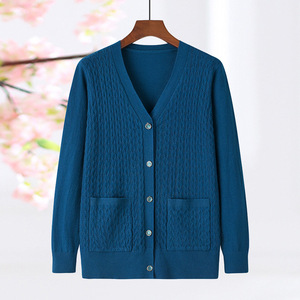 เสื้อคาร์ดิแกนถักลายเคเบิ้ลสำหรับผู้หญิง - เสื้อสเวตเตอร์ถักคอวีติดกระดุมด้านหน้าพร้อมกระเป๋าแฟชั่น - Product Image 6