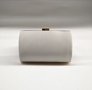 Bolso de mano de satén dorado de 6 pulgadas con patrón geométrico, transpirable, con borlas y cadena, para noche, cena, fiesta de graduación, boda - Product Image 5