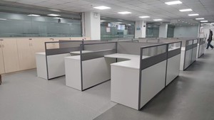 Partición de pantalla en forma de L combinada libremente Cubículo de estación de trabajo de oficina para 6 personas - Product Image 6