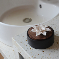 WELLNESS Vente en gros Décoration d'intérieur Parfum d'ambiance Huiles essentielles Diffuseurs d'air de luxe Diffuseur de parfum en céramique en forme de fleur à brancher