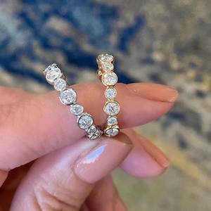 Anello Eternity T0831 in Moissanite, Oro Massiccio 18K, Taglio Brillante Rotondo, Montatura a Castone, per Uso Quotidiano Femminile - Product Image 4