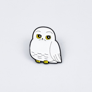 Broche Criativo Estilo Inglês com Desenho de Pequenos Animais: Imagem Fofa de Lontra e Águia, Emblema Decorativo para Mochila - Product Image 6