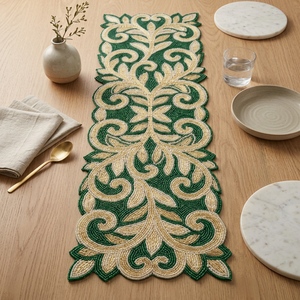 Chemin de table rectangulaire en tissu fait main, motif feuille brodé vert et or, design classique, napperons et sous-plats - Product Image 1