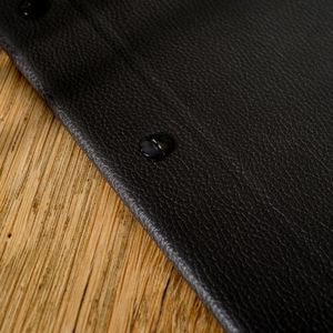 Cubierta de Menú Personalizada de Cuero PU Negro con MOQ Bajo, Libro de Menú Personalizado, Menús de Restaurante con Encuadernación con Tornillos - Product Image 5
