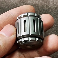 B.M War Hammer EDC Zubehör Erwachsenen-Fidget-Spinner Fingerspitzen-Gyro-Anhänger Titan-Messer-Seil Entspannungsspielzeug aus Metall