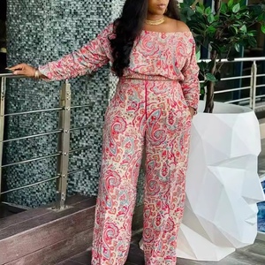 Ensemble tendance deux pièces pour femme : haut court imprimé sexy à épaules dénudées et manches longues, et pantalon plissé élastique - Product Image 3