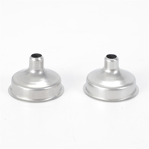 Entonnoirs miniatures en acier inoxydable pour accessoires de cuisine et de bar, idéaux pour le remplissage de flacons de vin - Product Image 4