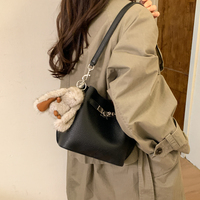 Nouveau sac seau en PU pour femme 2026 |   Sac à main bandoulière avec breloque lapin et pochette intérieure |   Sac à bandoulière tendance pour un usage quotidien