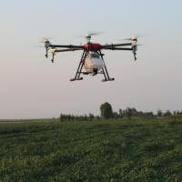 Drones pulvérisateur agricole télécommandé Drone agricole pour la protection des cultures et l'agriculture.