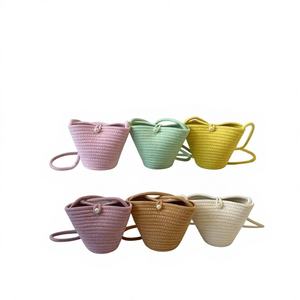 Nouveau sac bandoulière tendance pour femme en crochet avec imprimés animaliers, fermeture éclair et fermoir à loquet - Product Image 1