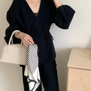 Completo su Misura <span class=keywords><strong>in</strong></span> Lana e Cashmere per <span class=keywords><strong>Donna</strong></span>: Cardigan e Pantaloni a Gamba Lunga - Product Image 1