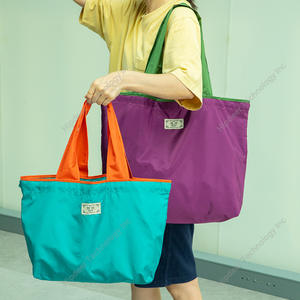 Sacs en polypropylène laminé recyclé personnalisés Sac fourre-tout tissé en PP - Product Image 1