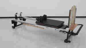 Vente directe usine : Reformer Pilates en bois d'érable durable pour la flexibilité et la musculation, idéal pour les studios. - Product Image 4