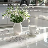 Mesa de Bar de Mármol Blanco de Cuatro Barras con Diseño Moderno, Revestimiento Resistente a las Manchas, Patas Negras - Para Cocina, Bar y Cócteles