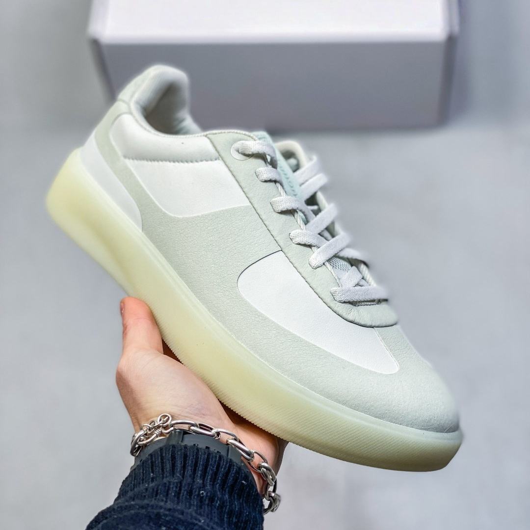 สีเทาอ่อน