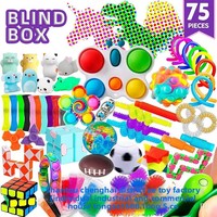 Lot de 24 jouets anti-stress en plastique pour fêtes, comprenant des slime à presser en chaîne, des cubes magiques et des balles de raisin