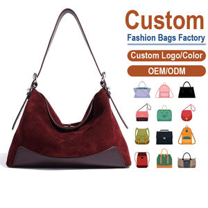 Sac bandoulière spacieux en cuir pleine fleur de qualité supérieure – Finition suède, texture mate, chaînes, capacité 5L, fabrication sur mesure, style de vie et travail - Product Image 1