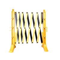 Vente en gros Barrière de barrière rétractable mobile en plastique, barrière extensible pour la circulation avec roues