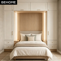 Ensemble de meubles de chambre à coucher modernes avec armoire murale complète, tiroirs et coin lit intégré pour la rénovation de chambres de villas, hôtels et appartements