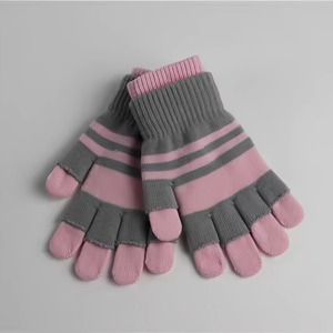 Gants d'hiver chauds en polyester jacquard personnalisés et économiques YJ025 pour femmes, gants tricotés d'hiver pour extérieur, couleur unie, personnalisables. - Product Image 1