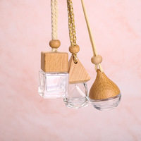 Bouteilles en verre de parfum de diffuseur de parfum de voiture de l'arôme de luxe 10ml avec le chapeau en bois pour la garniture de voiture