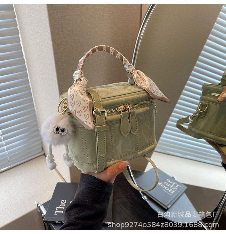 Green (with pendant)