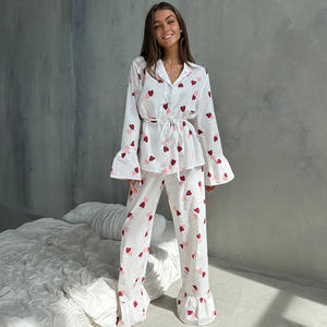 Venta al por mayor Otoño Nuevo amor Imprimir Pantalones Pijamas de manga larga de algodón Mujeres Ropa de casa suelta y cómoda - Product Image 1
