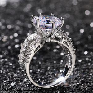 Anello in Cristallo Traforato a Taglio Quadrato per Donne, Elegante Accessorio Moda per Uso Quotidiano e Feste - Product Image 4