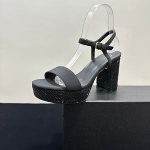 Zapatos de Mujer de Alta Calidad, Modernos y Vanguardistas, Tacón Grueso con Pedrería, Goma Antideslizante, Lujo Discreto, Marca CC - Product Image 1