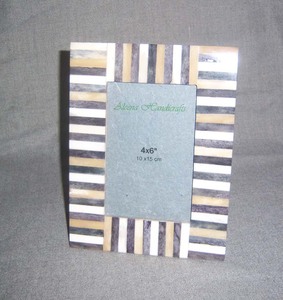 Marco de Fotos de Madera con Resina de Cuerno de Calidad de Exportación con Incrustaciones de Hueso, Decoración Versátil para el Hogar y Artículo de Regalo para Sala de Estar - Product Image 3