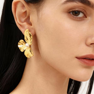 स्टेनलेस स्टील pvd 18k सोने की परत हाइपोएलर्जेनिक टाइटेनियम कान स्टड फैक्ट्री प्रत्यक्ष - Product Image 1