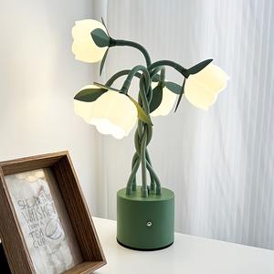 Lámpara de Mesa Pequeña de Lujo Minimalista Nórdica con 5 Flores, Interruptor Táctil TIPO-C y Pantallas de Acrílico para Salas de Lectura y Dormitorios - Product Image 3