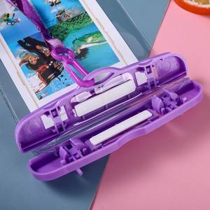 Sac de téléphone étanche transparent de couleur personnalisée en gros pour la natation - Product Image 3