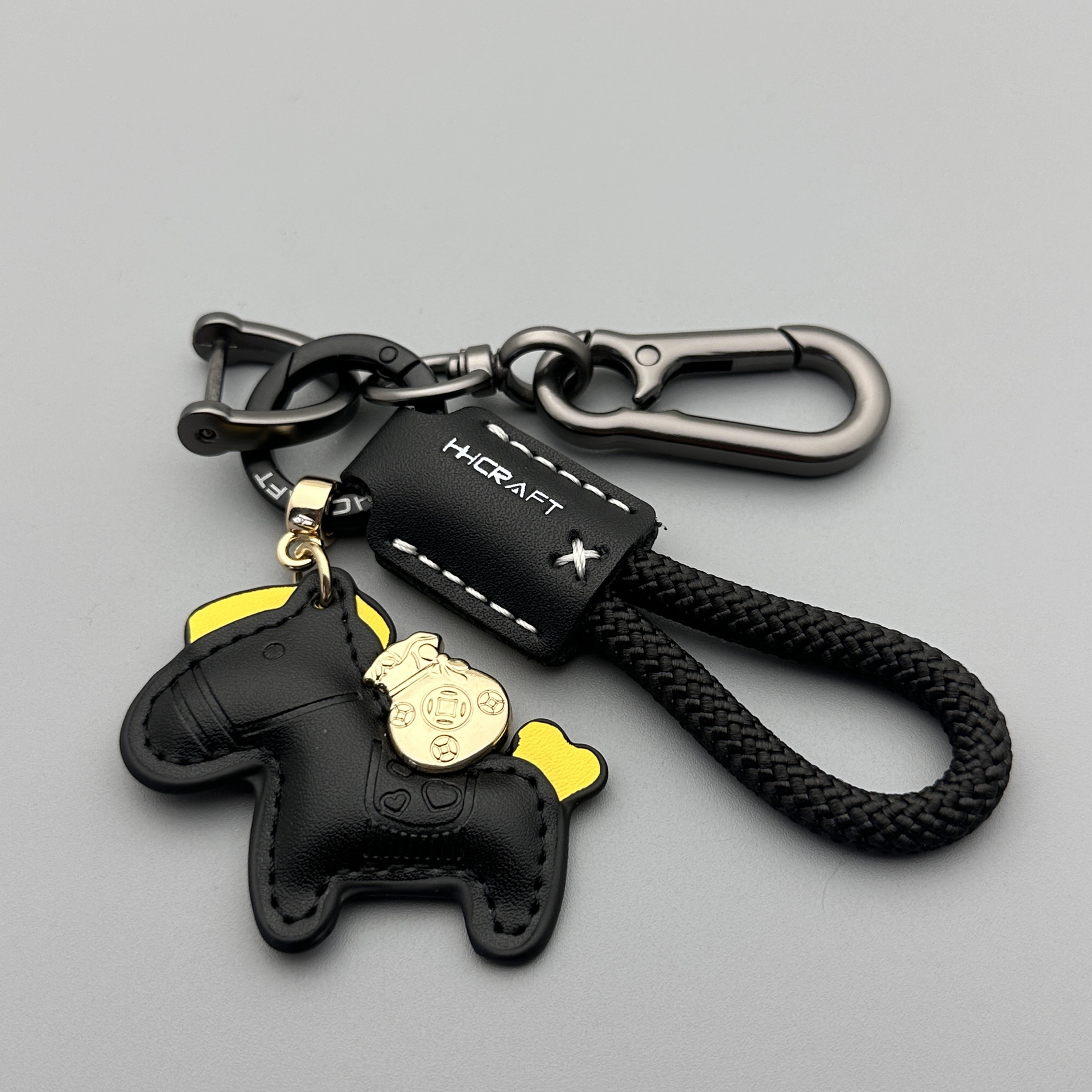 Cuero negro, cuerda negra, hebilla de ocho caracteres de pony negro.