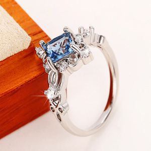 Anello Elegante con Design a Rombi Blu per Donne - Product Image 5