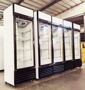 Congélateur commercial de qualité supérieure, fourni par l'usine, vitrine réfrigérée autoportante pour boissons énergisantes, réfrigérateur à porte vitrée - Product Image 4