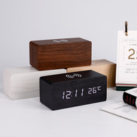 Draadloos opladen LED-klok Creatieve elektronische houten wekker Glow-in-the-Dark Spraakgestuurde thermometer Slaapkamer Kantoor