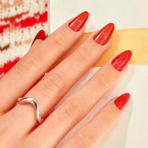 Uñas Postizas KISS <span class=keywords><strong>Fantasy</strong></span> Holiday, Forma Almendrada, Color Rojo Carol You, Mediano, Sin Daño, Uñas Naturales, Acrílico Rosa (2g), Mini Lima de Uñas, Manicura - Product Image 5