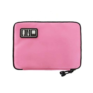 Sac de rangement en nylon gris avec fermeture éclair et icône USB, design minimaliste, capacité moyenne, organisateur fonctionnel - Product Image 6