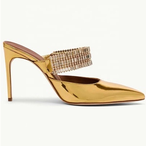 Sandalias de tacón alto tipo mule para mujer, con diamantes dorados brillantes, de charol, para verano, para exterior, con tacón de aguja, con logotipo personalizado, tipo pantuflas de vestir - Product Image 2